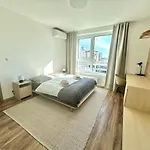 New Modern Near Tipos Arena With Parking Appartement