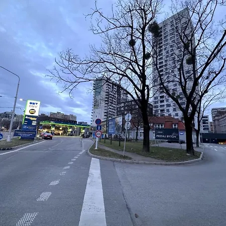 New Modern Near Tipos Arena With Parking アパート *