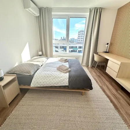 New Modern Near Tipos Arena With Parking * ブラチスラヴァ