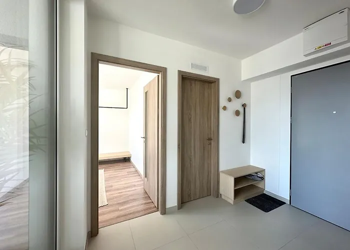 New Modern Near Tipos Arena With Parking شقة