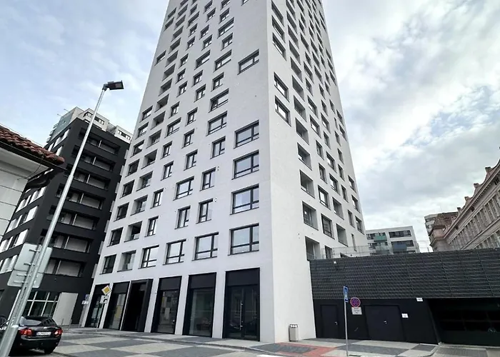 New Modern Near Tipos Arena With Parking *