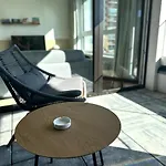 Apartmán New Modern Near Tipos Arena With Parking