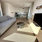 New Modern Near Tipos Arena With Parking Apartmán *