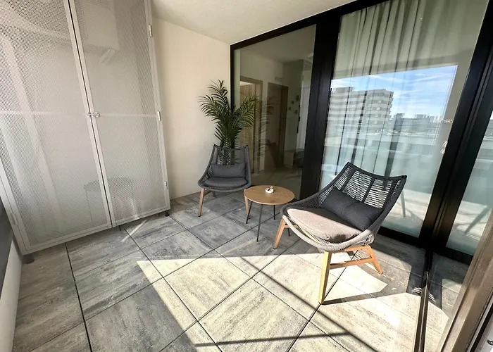 New Modern Near Tipos Arena With Parking 아파트 *